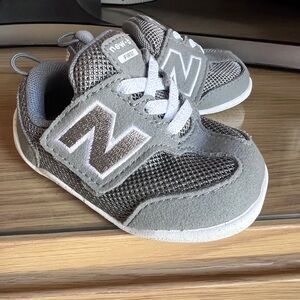 NEW New Balance Kids' Baby Gray and White Sneakers Infant Shoes in Box